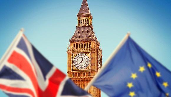 美媒:卢布暴跌对俄是把“双刃剑”